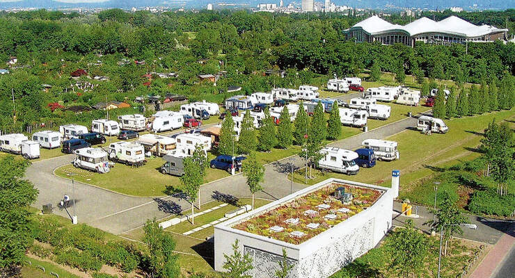 Der Reisemobilhafen Frankfurt-Messe bietet 52 Plaetze.