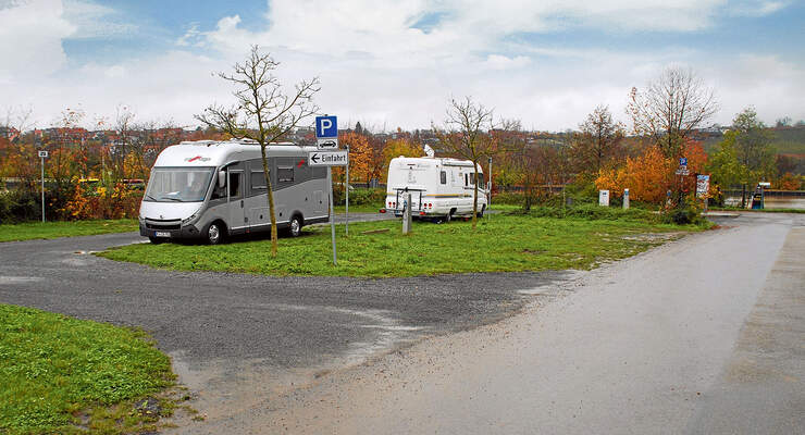 Der einfache Platz direkt am Neckar.