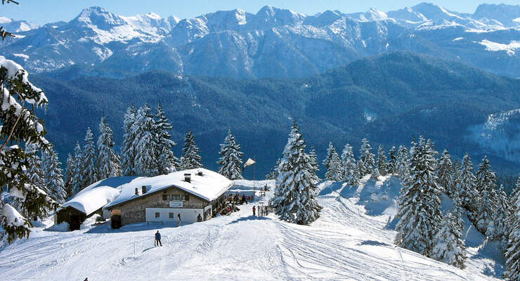Die Toelzer Huette oberhalb von Lenggries.