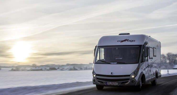 Immer mehr Reisemobilurlauber genießen Wintercamping. Voraussetzung für den Urlaubsgenuss ist ein winterfestes Reisemobil.