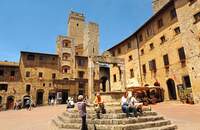 Piazza in San Gimignano