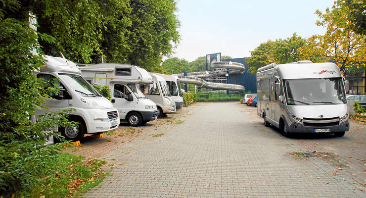Stellplatz direkt am Bad