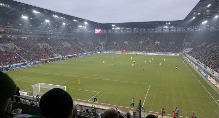 Zahlreiche europäische Campingplätze übertragen die WM-Spiele auf Großbildleinwand, so dass niemand ein Spiel verpasst.